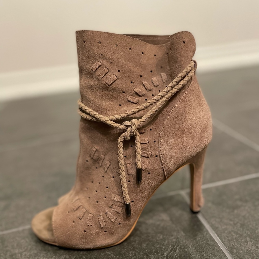 Dolce Vita Hasel peep toe booties - Picture 9 of 9